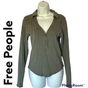 Free People women grey cotton blend top, v neck, button front, long sleeve Sz M